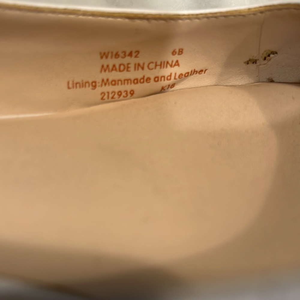 Cole Haan white Heels; Size 6 - Picture 10 of 11